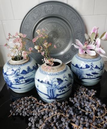 Set van 3 decoratieve antieke gemberpotten beschikbaar voor biedingen