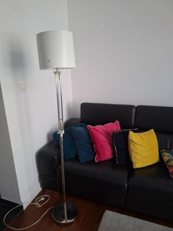 Lampe 1m70 blanche beschikbaar voor biedingen