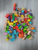 104 houten  blokken verschillende kleuren en vormen, Ophalen of Verzenden, Zo goed als nieuw