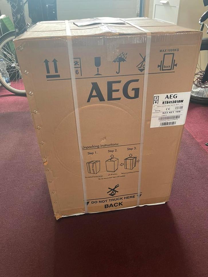 AEG koelkast/diepvries in verpakking  €349 nu voor €300, Elektronische apparatuur, Koelkasten en IJskasten, Zo goed als nieuw