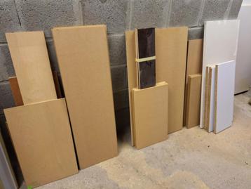 pakketje hout plaatmateriaal en massief hout  beschikbaar voor biedingen