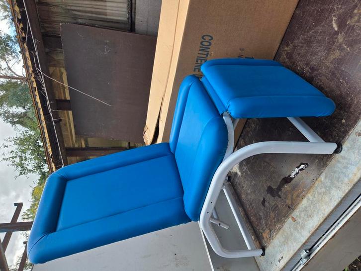 Massagestoel - behandeltafel, Sport en Fitness, Massageproducten, Zo goed als nieuw, Ophalen