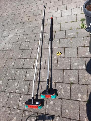 2 vikan wasborstels voor uw auto's of zelfs camion beschikbaar voor biedingen