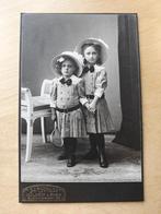 Originele foto ca. 1900 – twee meisjes met hoed, Ophalen of Verzenden, Zo goed als nieuw, Foto
