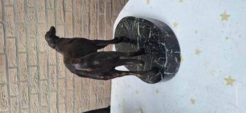 Bronze barzoi  signer  beschikbaar voor biedingen