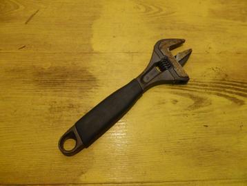 Verstelbare moersleutel beschikbaar voor biedingen