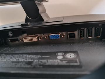 2 ecrans pc beschikbaar voor biedingen