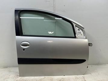 Portier 4Deurs rechts-voor van een Toyota Aygo (1E7) beschikbaar voor biedingen