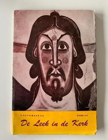 De leek in de kerk beschikbaar voor biedingen