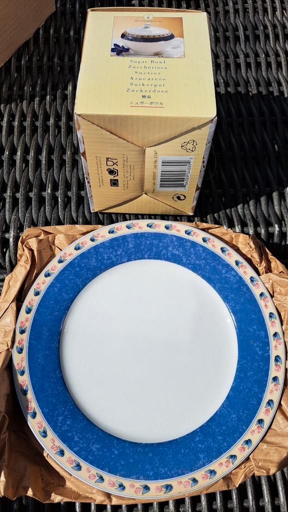 Danube dessertbordjes en expresso kopjes met suikerpot, Huis en Inrichting, Keuken | Servies, Nieuw, Ophalen