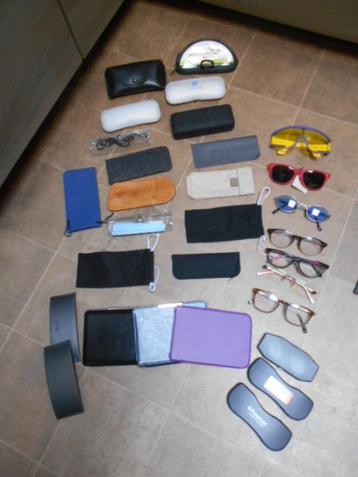 Lot de lunettes et coffrets à lunettes/30 pièces pour 5€, Enlèvement ou Envoi, Comme neuf