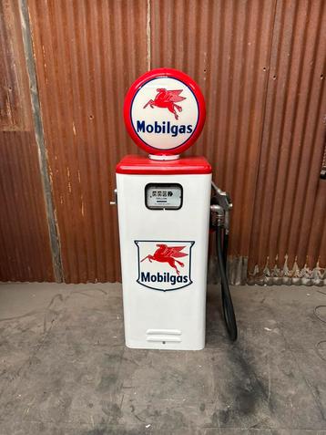 Authentique pompe à essence américaine mobilgas beschikbaar voor biedingen