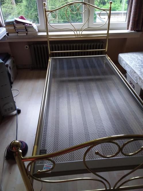 Koperen eenpersoons bed, Kinderen en Baby's, Kinderkamer | Bedden, Matras, Ophalen