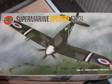 bouwdoos van een spitfire vliegtuig beschikbaar voor biedingen