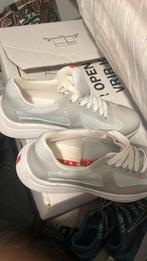 Paire de prada grise taile 40 neuve avec boite carte sac, Vêtements | Femmes, Chaussures, Prada, Enlèvement, Neuf, Gris