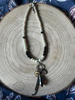 Collier avec perles noires et blanches, Bijoux, Sacs & Beauté, Colliers, Enlèvement, Comme neuf, Blanc, Autres matériaux