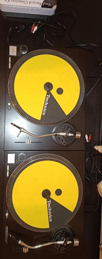 2x Reloop RP-2000 MK2 draaitafels + reinigingsset beschikbaar voor biedingen