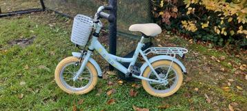 Mooie lichtblauwe meisjesfiets met mandje beschikbaar voor biedingen