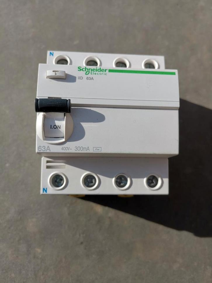 différentiel 4P 63A 300mA,  CABLE XVB3G2,5 XGB3G2,5, Doe-het-zelf en Bouw, Elektriciteit en Kabels, Nieuw, Schakelaar, Ophalen