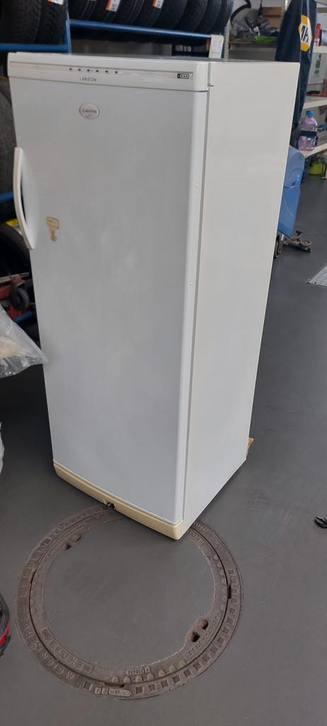 Diepvriezer, Elektronische apparatuur, Vriezers en Diepvrieskisten, Zo goed als nieuw, Ophalen