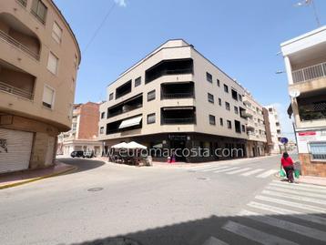 REF.4556 Charmant appartement à seulement 100 m de la plage  beschikbaar voor biedingen