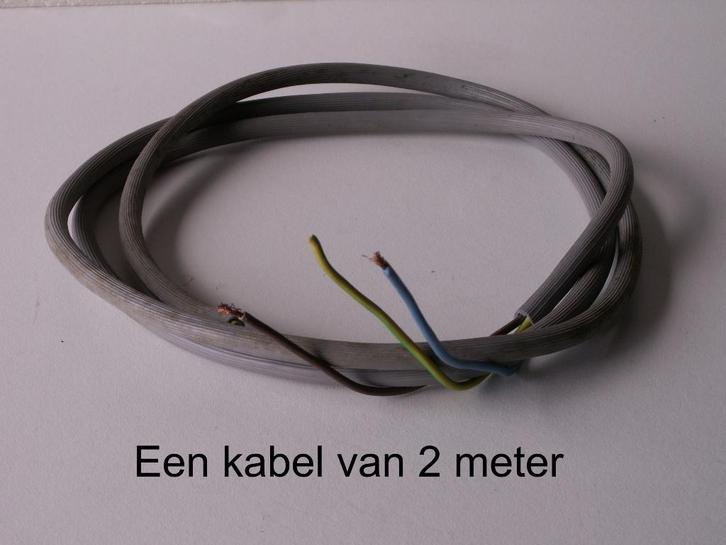 Elektrische kabel, driedraad, lengte 2 meter., Doe-het-zelf en Bouw, Elektriciteit en Kabels, Nieuw, Kabel of Snoer, Ophalen of Verzenden