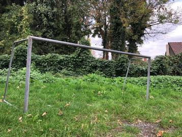 mooie voetbalgoal (plooibaar)  beschikbaar voor biedingen