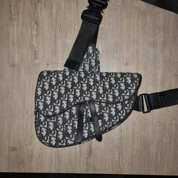 Dior Crossbody Bag Men beschikbaar voor biedingen