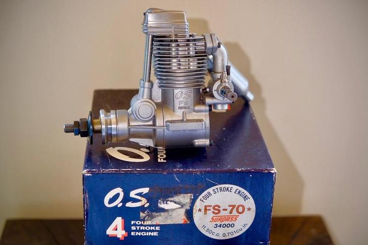 OS Max FS-70 Surpass – 4 temps – Juste rodé + boîte, Hobby en Vrije tijd, Modelbouw | Radiografisch | Vliegtuigen, Zo goed als nieuw