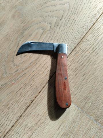 Elektriciensmes, tuinmansmes, serpettemes  beschikbaar voor biedingen