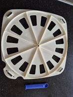 Croissant party Tupperware, Enlèvement