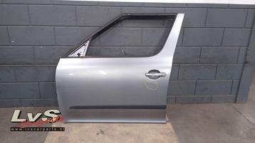 Portier 4Deurs links-voor van een Skoda Yeti (LF8L) beschikbaar voor biedingen