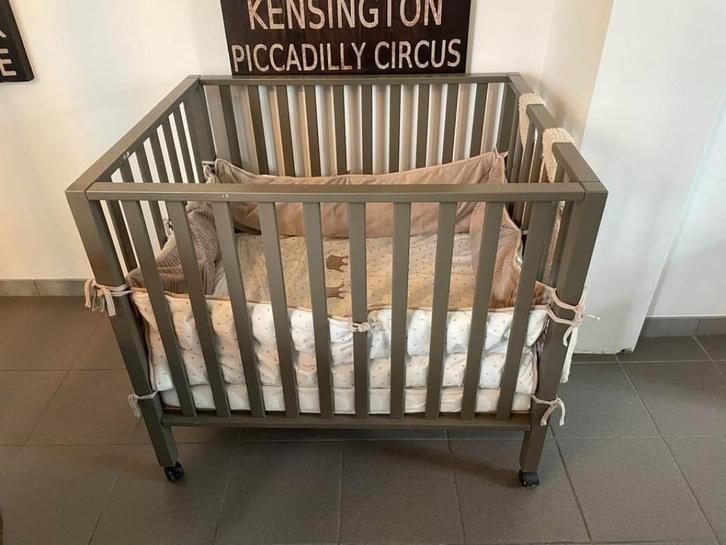 Parc "Péricles" à vendre, Kinderen en Baby's, Babyparken, Gebruikt, Rechthoekig, In hoogte verstelbaar, Boxkleed, Wieltjes, Ophalen
