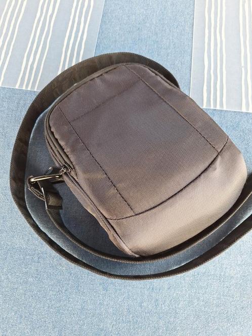 Schoudertasje, Handtassen en Accessoires, Tassen | Schoudertassen, Zo goed als nieuw, Zwart, Ophalen of Verzenden