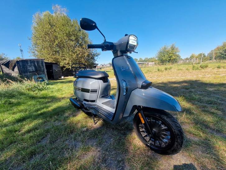 Lambretta 125 v speciale -> nog geen 800km!, Fietsen en Brommers, Scooters | Overige merken, Zo goed als nieuw, Ophalen