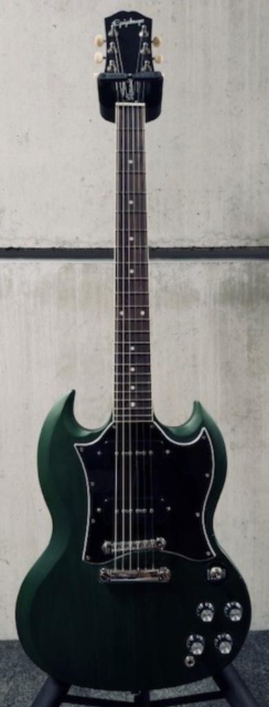 Epiphone SG Classic Worn P-90s Worn Iverness Green + Case, Muziek en Instrumenten, Snaarinstrumenten | Gitaren | Elektrisch, Zo goed als nieuw