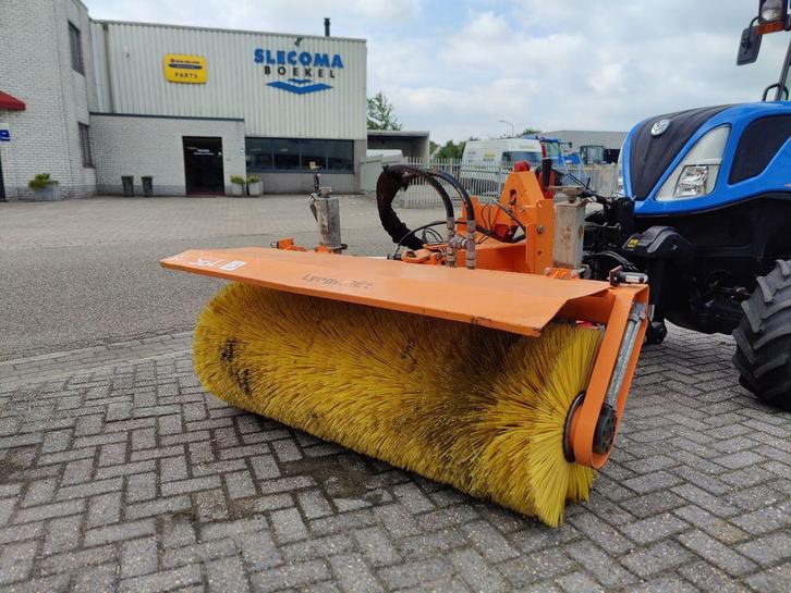 Nesbo HF1600S Veegmachine, Zakelijke goederen, Machines en Bouw | Onderhoud en Reiniging