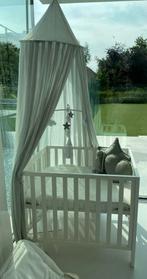 Box met hemelbed en muziekmobiel, Ophalen