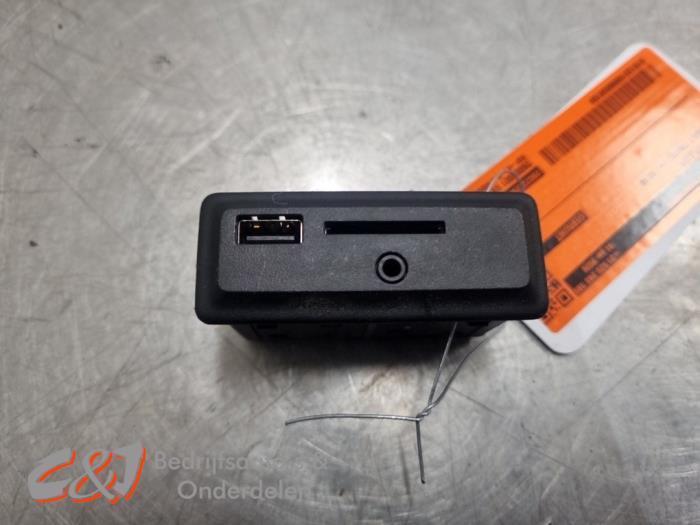 Lecteur de carte SD d'un Renault Trafic, Autos : Pièces & Accessoires, Électronique & Câbles, Renault, Utilisé, 3 mois de garantie