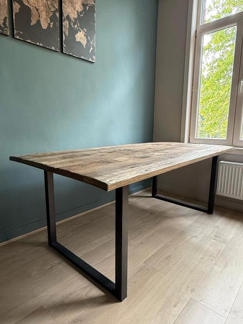 Prachtige verweerde tafel met zwart metalen onderstel, Huis en Inrichting, Tafels | Eettafels, Nieuw, Ophalen