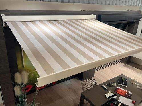 Nieuw zonnescherm met Somfy motor, Tuin en Terras, Zonneschermen, Nieuw, Ophalen