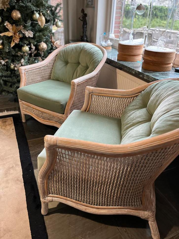 2 zeteltjes met 2 bijhorende bijzettafeltjes, Huis en Inrichting, Fauteuils, Zo goed als nieuw, Ophalen