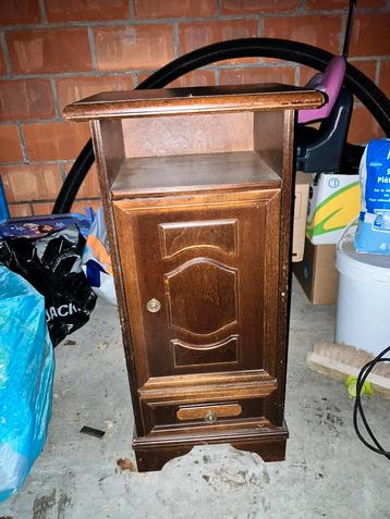 Kleine kast beschikbaar voor biedingen