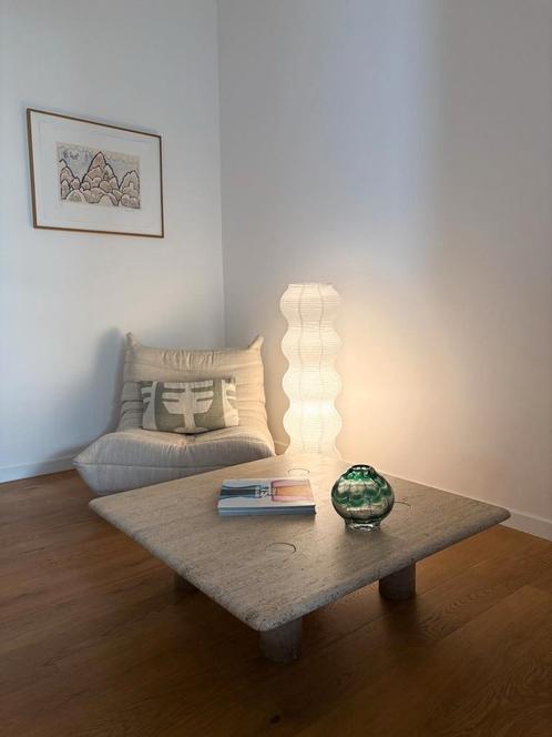 Vierkante salontafel in travertijn, Angelo Mangiarotti, jare, Antiek en Kunst, Antiek | Meubels | Tafels