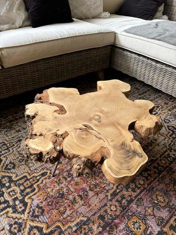Lage koffietafel beschikbaar voor biedingen