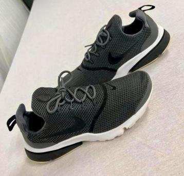 Chaussures de course Nike de sport Presto-Fly taille 40 disponible aux enchères