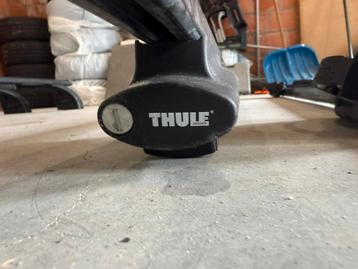 Dakdrager Thule voor auto’s met verhoogde dakrail beschikbaar voor biedingen