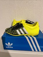 Chaussures de foot jaunes Adidas taille 43, Sports & Fitness, Neuf, Enlèvement ou Envoi, Taille XL, Chaussures