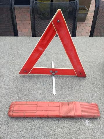 Gevaren driehoek beschikbaar voor biedingen