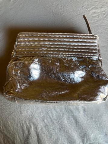 Handtasje ( voor de kenners Devernois) zilverkleurig beschikbaar voor biedingen